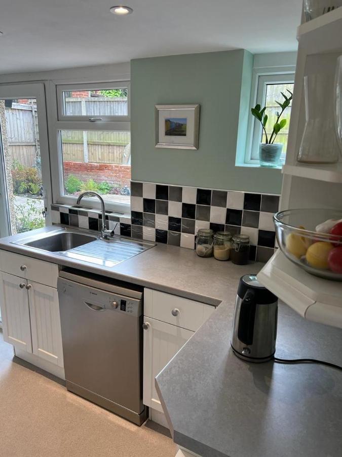 Gordon Villa - A Seaside Escape Harwich Extérieur photo
